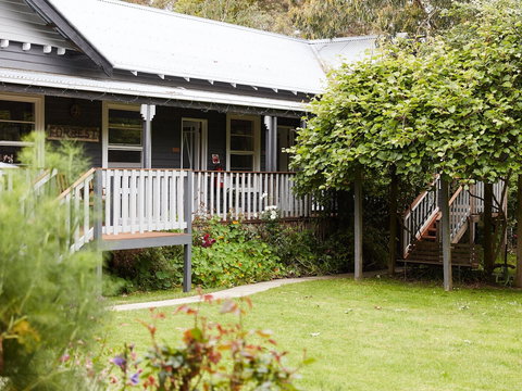 Forrest Guesthouse - Tourism Hervey Bay 0