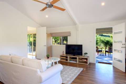 Golden Wattle - Kiaroo - Hervey Bay Accommodation 2
