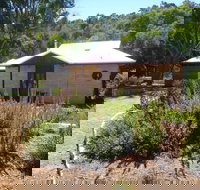 Jalbrook  Estate-  CottagesAlpacasGallery  Function Centre - Hervey Bay Accommodation