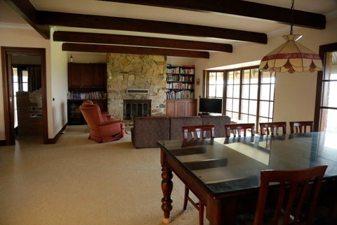 Kardella Country Homestead - Hervey Bay Accommodation 4
