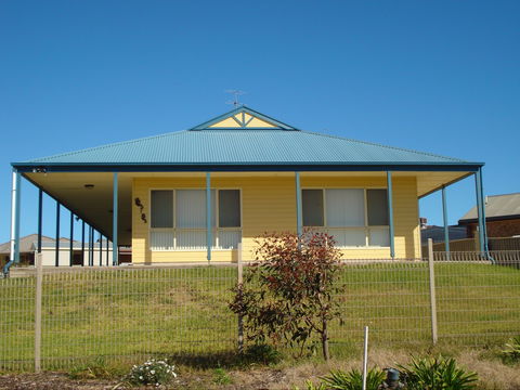 Larasa - Hervey Bay Accommodation 0