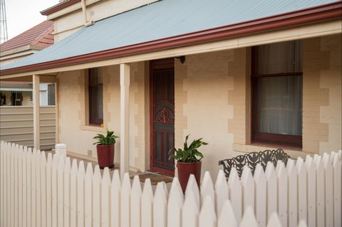 McKinley's Rest - Hervey Bay Accommodation 0