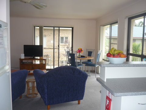 Ocean Drive Apartments - Hervey Bay Accommodation 4