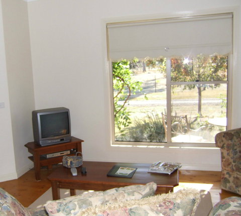 Overflow Cottages - Hervey Bay Accommodation 1