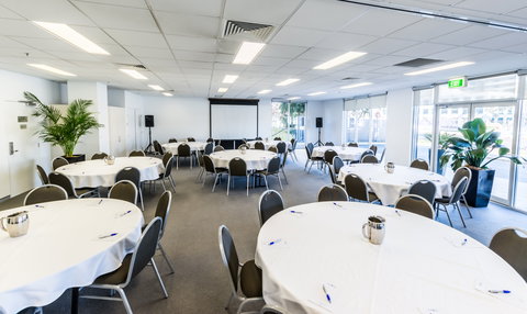 Pacific Suites Canberra - Hervey Bay Accommodation 8