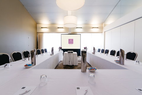 Sage Hotel Adelaide - Hervey Bay Accommodation 1