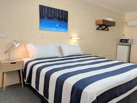Sail Inn - Yeppoon - Tourism Hervey Bay 4