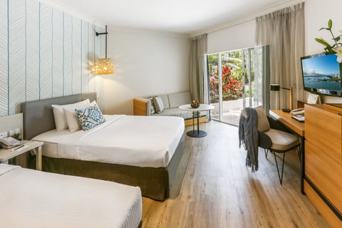 Shangri-la Hotel, The Marina, Cairns - Hervey Bay Accommodation 2