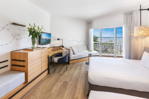 Shangri-la Hotel, The Marina, Cairns - Hervey Bay Accommodation 3