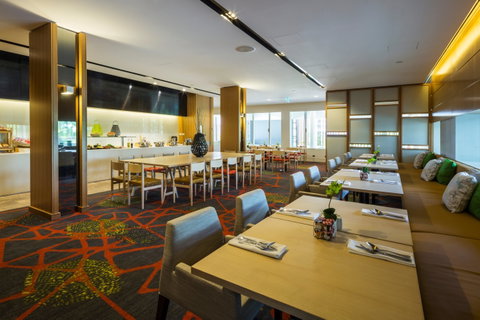Shangri-la Hotel, The Marina, Cairns - Hervey Bay Accommodation 6