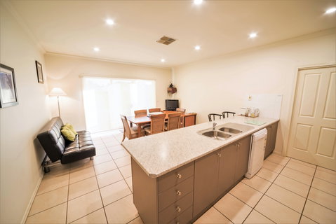Shamore Apartments - Eleventh Street Mildura - Hervey Bay Accommodation 8
