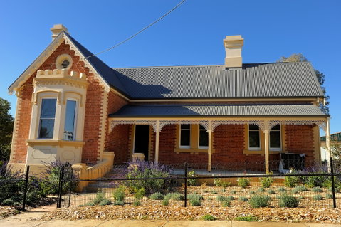 The Monarch: Tumut - Hervey Bay Accommodation 0