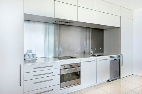 ULTIQA Air On Broadbeach - Hervey Bay Accommodation 9