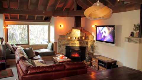 Wallace's - Crystal Creek Chalet 1 - Hervey Bay Accommodation 2