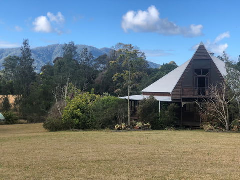 Wobbly Boot Estate - Hervey Bay Accommodation 0