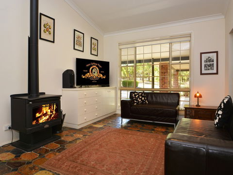 Abelia House B&B - Tourism Hervey Bay 1