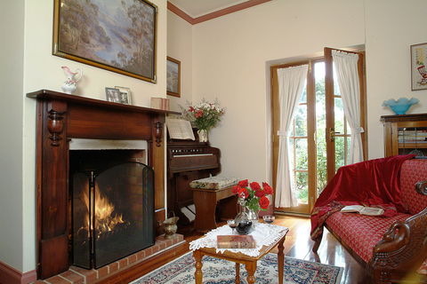 Amanda's Cottage 1899 - Hervey Bay Accommodation 0