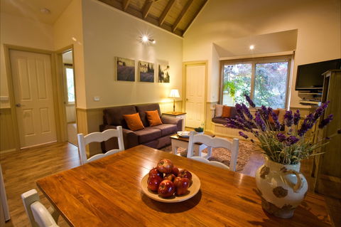 Autumn Abode Cottages - Tourism Hervey Bay 0
