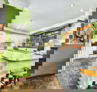 Bay Road - Walk to Blue Lake CBD and Coffee Shops - Hervey Bay Accommodation