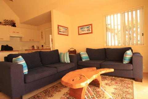 Berrara Lagoon Front Chalet - Tourism Hervey Bay 0