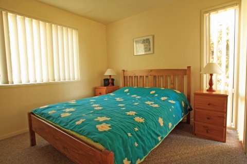 Berrara Lagoon Front Chalet - Tourism Hervey Bay 1