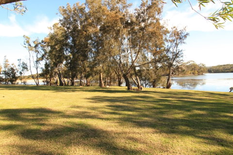Berrara Lagoon Front Chalet - Tourism Hervey Bay 2