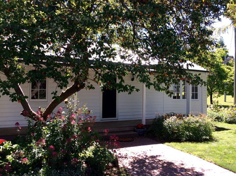 Cairnie Country Cottage - Tourism Hervey Bay 0