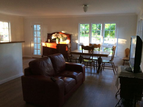 Cairnie Country Cottage - Tourism Hervey Bay 1