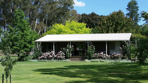 Camawald Coonawarra Cottage B&B - Hervey Bay Accommodation 2