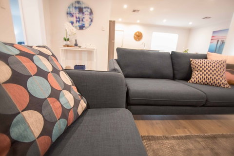 Contemporary ‘Esprit’ With River Reserve Access - Hervey Bay Accommodation 0