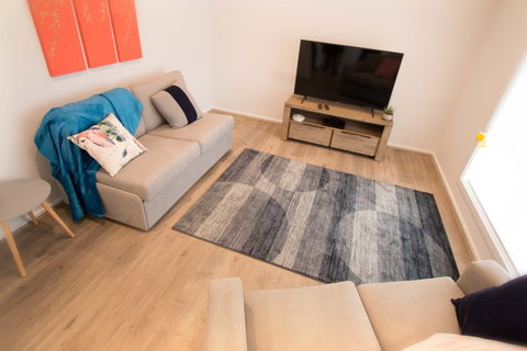 Contemporary ‘Esprit’ With River Reserve Access - Hervey Bay Accommodation 1