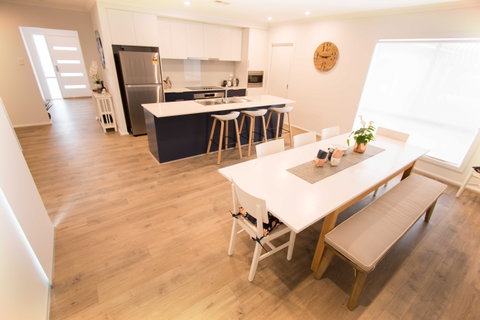 Contemporary ‘Esprit’ With River Reserve Access - Hervey Bay Accommodation 2