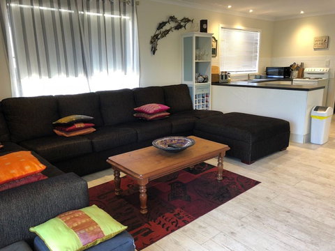 Flutterby's Beach Retreat Preston Beach - Hervey Bay Accommodation 0