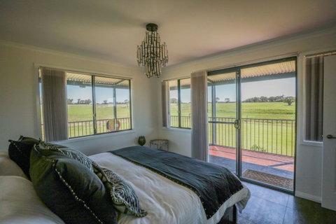 Harmans Lodge - Tourism Hervey Bay 0