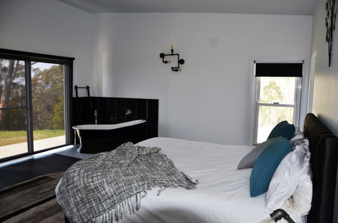 Hickory Moon - Hervey Bay Accommodation 0