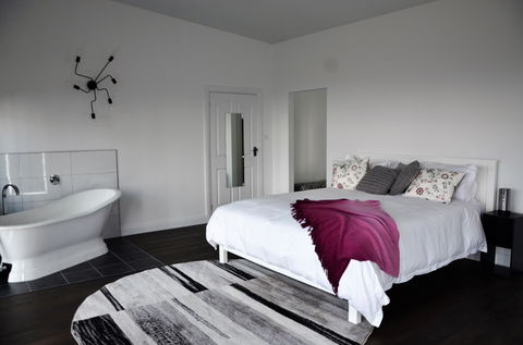 Hickory Moon - Hervey Bay Accommodation 1