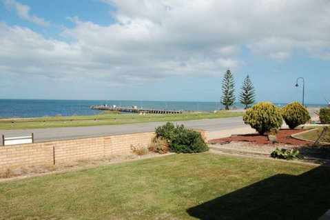 Jay Jay's Beach House - Hervey Bay Accommodation 0