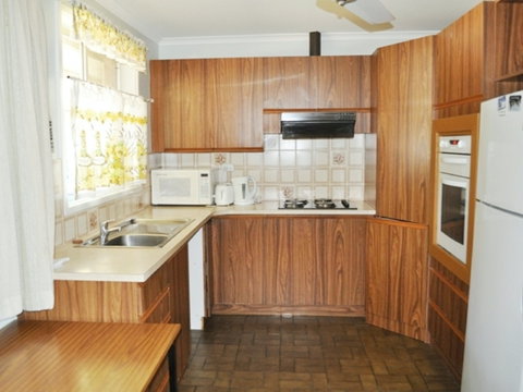 Jay Jay's Beach House - Hervey Bay Accommodation 1