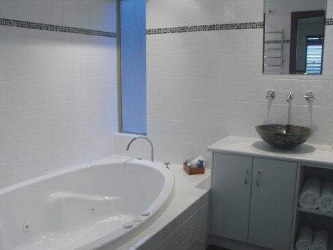 Karma Chalets And Karisma Spa - Hervey Bay Accommodation 2