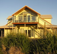 Logans Beach House and Apartments - Tourism Hervey Bay