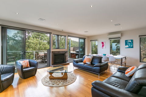 L'Vista Lorne - Hervey Bay Accommodation 0
