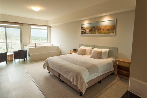 Macedon Ranges Hotel & Spa - Hervey Bay Accommodation 0