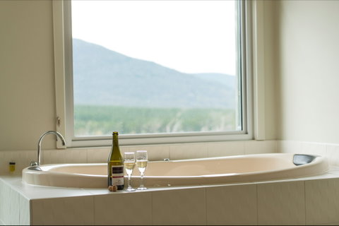 Macedon Ranges Hotel & Spa - Hervey Bay Accommodation 1