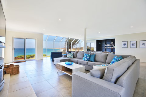 Neptune  Absolute Beachfront - Hervey Bay Accommodation 0
