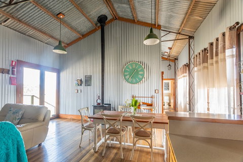 Redwing Farm Barn - Hervey Bay Accommodation 2