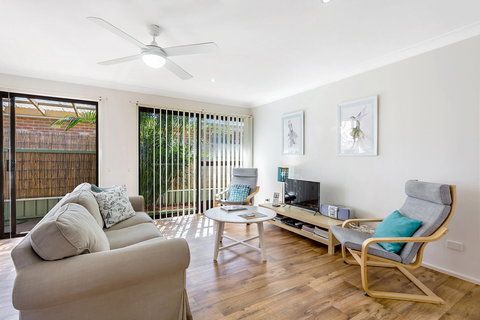 Shearwater At Shoal Bay Cottage One - Dogs Welcome! - Hervey Bay Accommodation 0