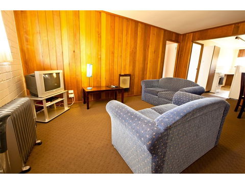 Snowy Mountains Resort - Hervey Bay Accommodation 1