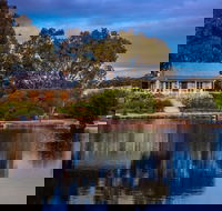 Stonewell Cottages and Vineyards - Hervey Bay Accommodation