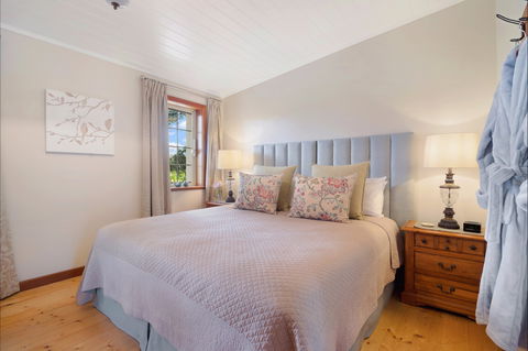 Stonewell Cottages And Vineyards - Hervey Bay Accommodation 1