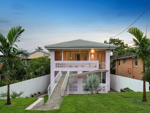 Sunset Beach - Surfside - Hervey Bay Accommodation 1